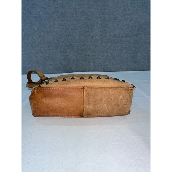 LUCKY BRAND Tan Leather Crossbody Studded Adjustable strap Boho Western Festival - Picture 6 of 14